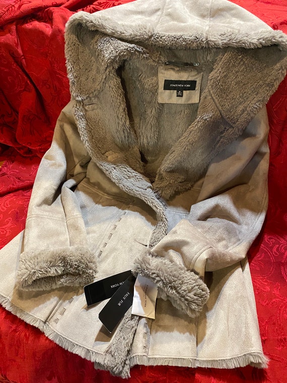 Beautiful holiday Jones New York (M) coat