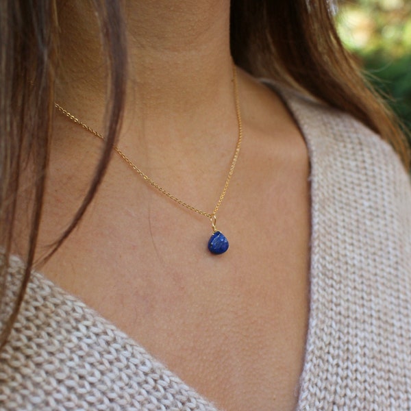 Collier Lapis Lazuli bleu plaqué or 14k, Petit pendentif goutte de pierre semi précieuse minimaliste