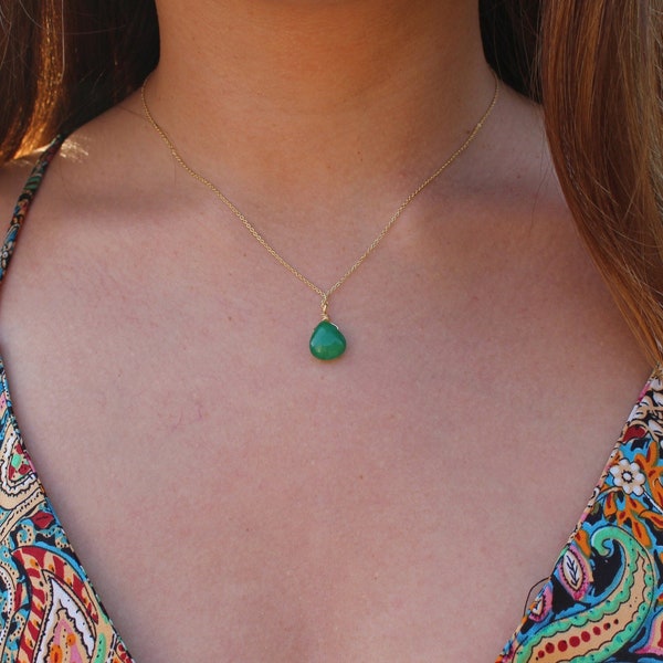 Collier Jade Vert plaqué or 14k, Petit pendentif jadéite goutte de pierre semi précieuse minimaliste