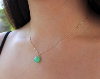 Collier Chrysoprase verte plaqué or 14k, Petit pendentif goutte de pierre semi précieuse naturelle minimaliste