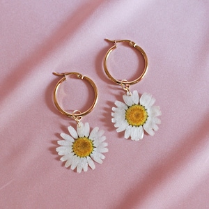 Real White Daisies Flowers Earrings Dried and Pressed in Resin - Minimalist Floral Hoops Earrings 14k Gold-Plated