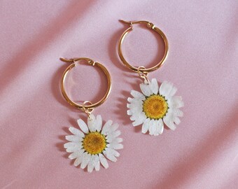 Jewellerybox Sterling Silver & Enamel Daisy Flower Stud Earrings - 925 Silver Daisies