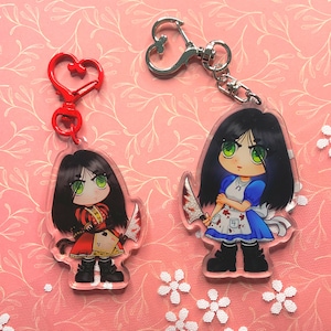 Alice Madness kehrt zurück | Schlüsselanhänger aus Acryl | 2,5 Zoll (63,5 mm) – 2,76 Zoll (70 mm)