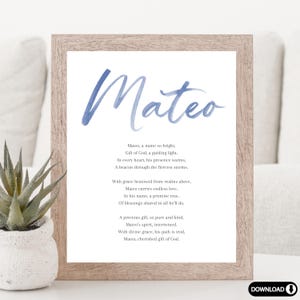 Puede incluir: Impresi&oacute;n enmarcada con el nombre "Mateo" en escritura azul acuarela. La impresi&oacute;n incluye un poema sobre el nombre Mateo, con la palabra "Mateo" repetida. El marco es de color marr&oacute;n claro.
