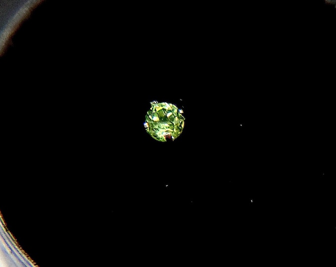 Peridot nose stud, 18g, 20g, 22g, Titanium, Screw, Bone, L-bend, size variations, natural gemstones