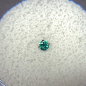 Emerald nose stud 2-3mm, surgical steel L-bend, bone, and Screw, natural mined emerald stud. Mint green nose stud, nose piercing, steel ring