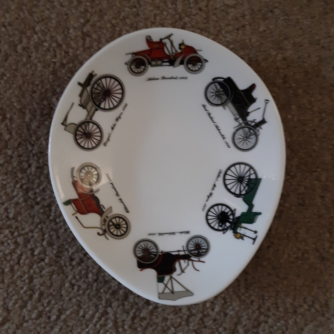 Dish Decorated With Antique Carsqueensberry Tableware Fine Bone China Dish Made by Crown