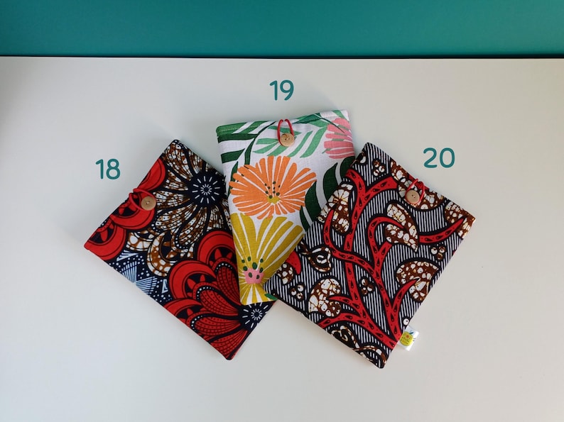 Funda acolchada para libro con cierre de botón, 2 tamaños y varios estampados imagen 10