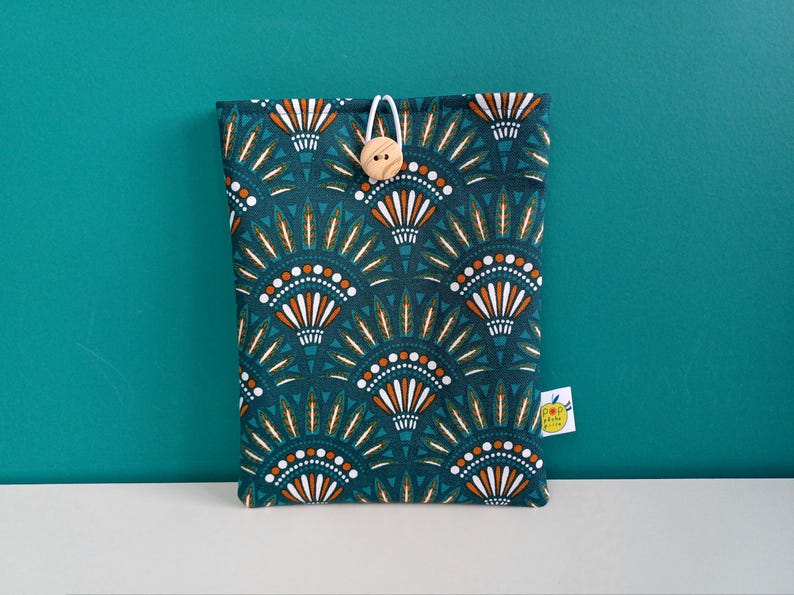 Funda acolchada para libro con cierre de botón, 2 tamaños y varios estampados imagen 3