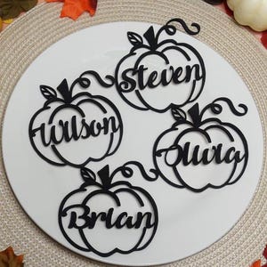 Thanksgiving Name Tags,Wooden Fall Place Tag,Personalized Pumpkin Name plate,Friendsgiving Name Tag,Thanksgiving table decor,Holiday Decor