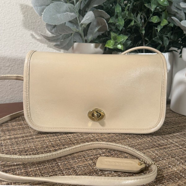 Vintage Coach Bone Dinky Bag 9375