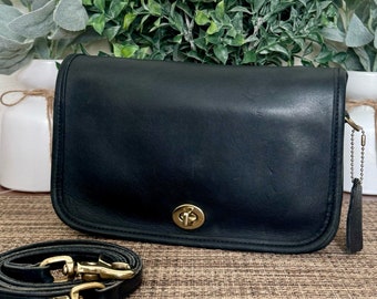 Vintage Coach Navy Pocket Purse 9755