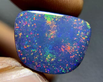 Australian opal doublet: ovale cabochon, diepblauwe flits (12 x 7 x 3 mm)