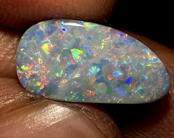 Australian Opal doublet cabochon: edelsteen met meerdere flitsen (12 x 6 x 3 mm, 2,80 ctw)