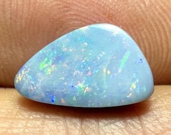 Natuurlijk Australisch opaal doublet, veelkleurig spel, 13 x 7 x 3 mm 3,20 kt
