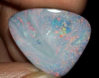 Australian Opal doublet cabochon: edelsteen met meerdere flitsen, 18 x 15 mm