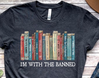 Ich bin mit den verbotenen, verbotenen Büchern Shirt, verbannten Büchern Sweatshirt, Unisex Super Soft Premium Grafik T-Shirt, Lese Shirt. Bibliothekar Shirt