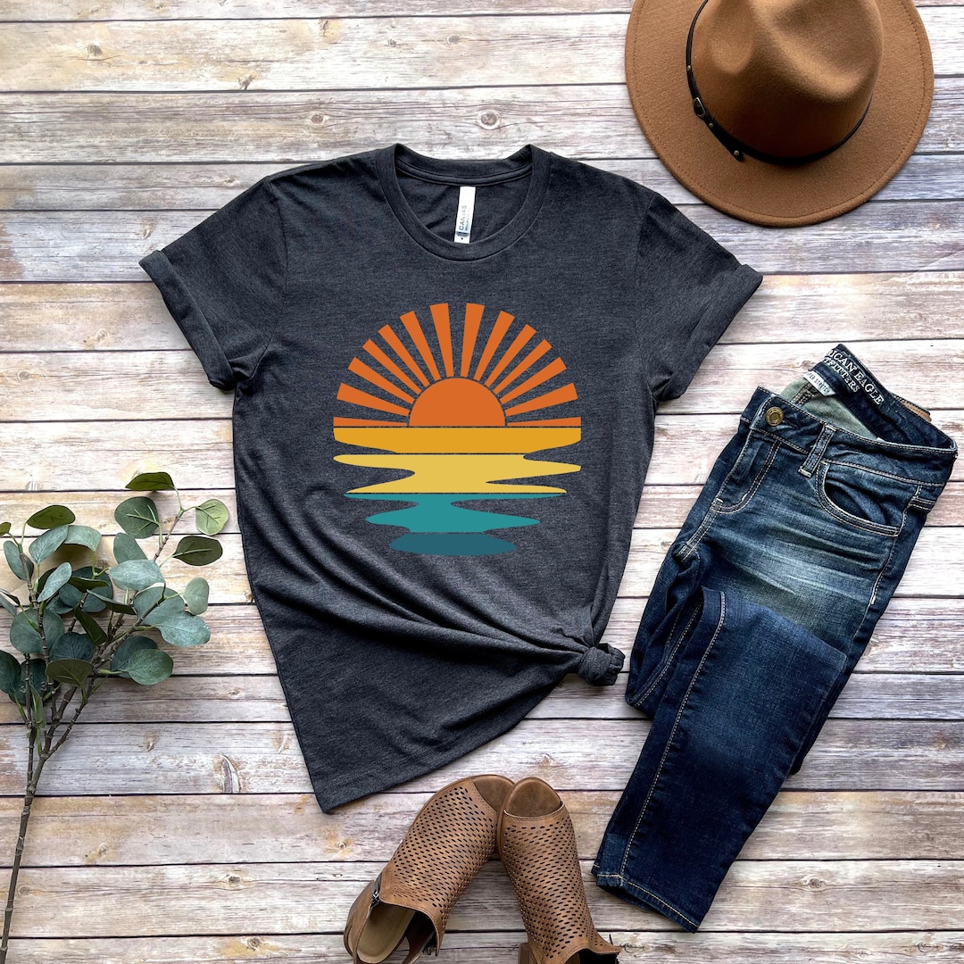BLESS HOLIDAY BALTIC SEA SUNSET Tシャツ Sunset Unisex T-Shirt