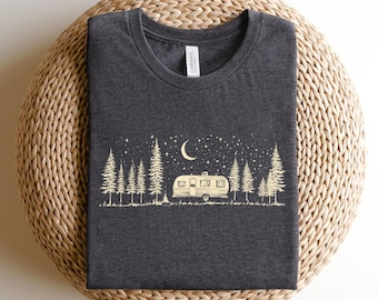 Koszulka Camping Life - Retro Camper Under Stars Design - Nature Adventure - Outdoor Wilderness, Van Shirt, Adventure Shirt