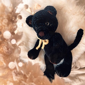 Crochet Pattern Baby Panther – Amigurumi PDF – Crochet pattern Panther Sayo DE/EN
