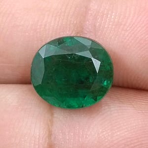 Große Größe 5,67 ct zertifizierte natürliche tief goldene grüne natürliche Smaragd Erde abgebaute lose Edelstein