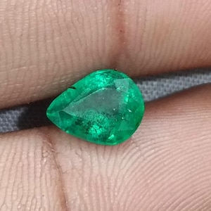 GSI-zertifizierter 1.83ct Heller, Tiefgrüner Smaragd, Natürlicher Erde abgebauter Edelstein