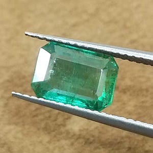 GSI Certified 1.54ct Medium Green Emerald, Natural Gemstone