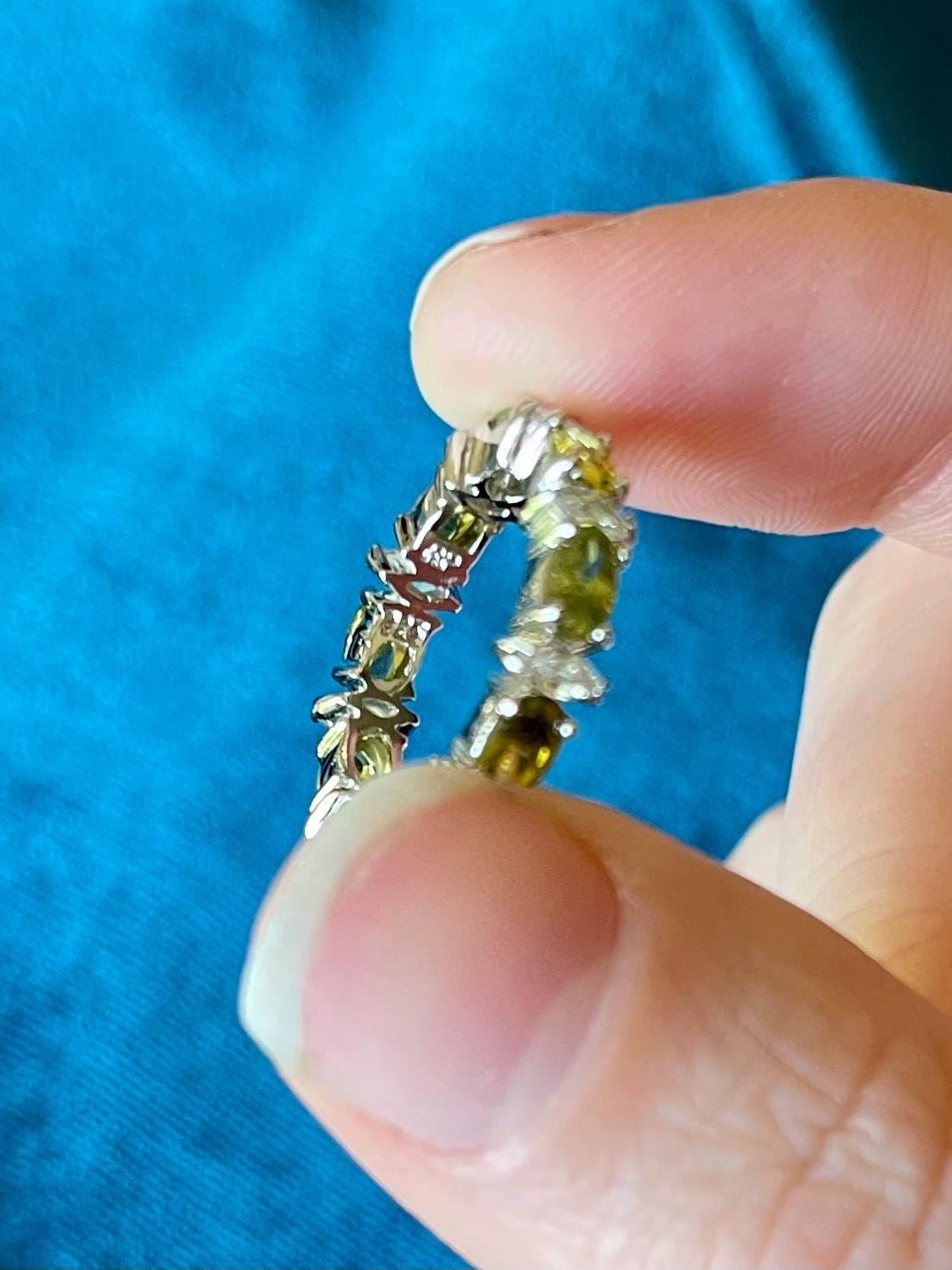 Produttore e fornitore di anelli per eternità da cocktail in argento sterling verde smeraldo in Cina |Eshine