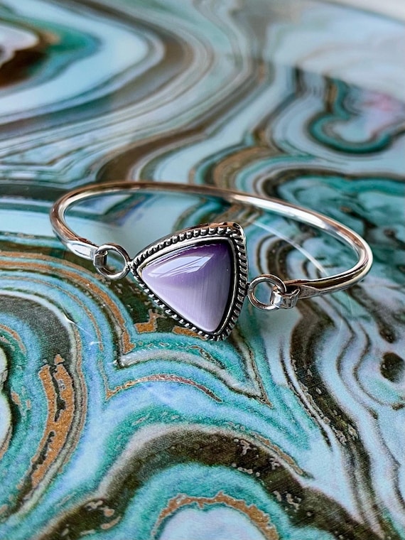 Vintage Silver Tone Bangle: Lilac Cat's Eye, Twis… - image 3