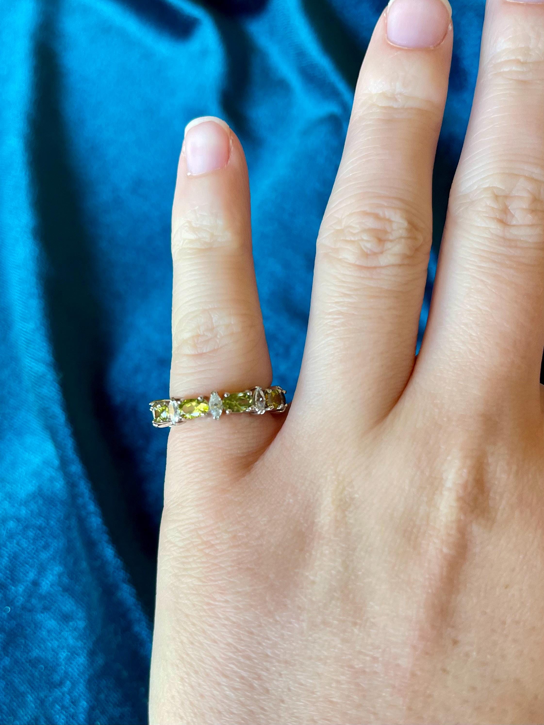 Anello eternity veretta con pietre bianche e verde – Amo i Gioielli