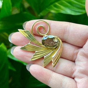 Vintage Brooks Modernist Abstract Mid-Century Gold Tone Brooch with Smokey Brown Rhinestone Center