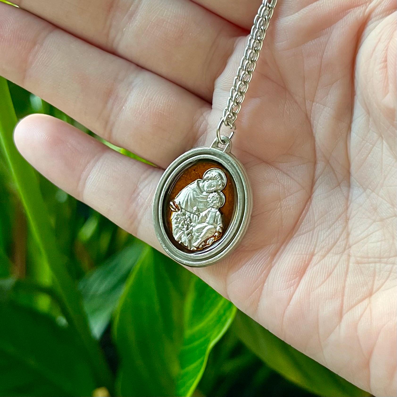 Collier Pendentif Vintage Saint Antoine - Couleur Or Et Argent, Motif Religieux En Relief