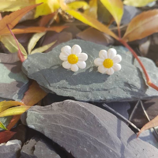 Boucles d’oreilles fimo Marguerite | L’Atelier des Rêveries