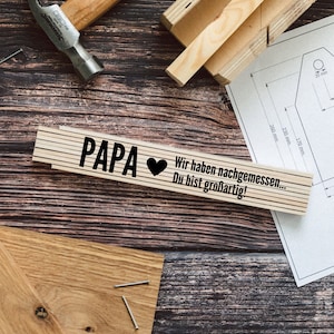 Geschenke für Männer, Zollstock Papa, Vatertagsgeschenk, Papa Geschenk, Papa, Opa Geschenk, Zollstock personalisiert PAPA...wir haben...