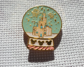 Castle Snowglobe Needleminder