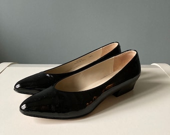 Bally 1980s black patent leather pumps / EU 38,5