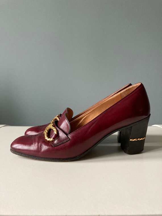 Céline 1970s Bordeaux red leather pumps, golden d… - image 3