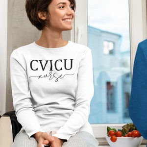 CVICU Krankenschwester-Sweatshirt | Herzschwester | RN Geschenk | Herz-Kreislauf-Intensivstation | Unisex Rundhals-Sweatshirt |