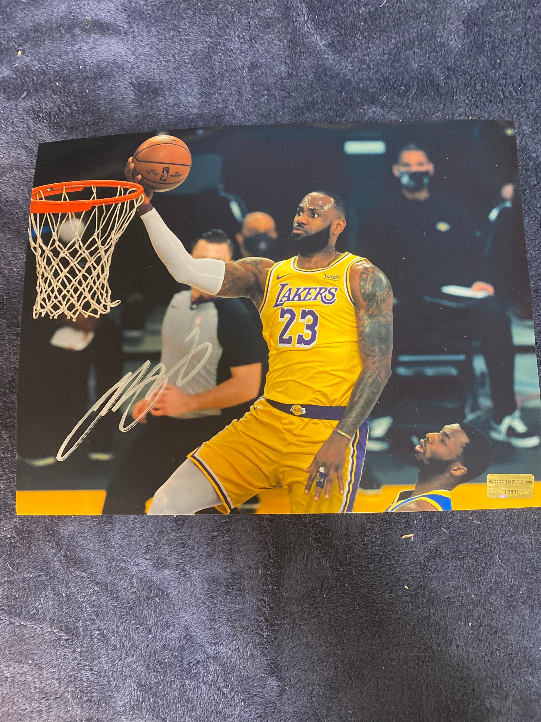 LeBRON JAMES - SCORING LEADER Signed 8x10 RP Photo - Lakers Heat Cavaliers  !!