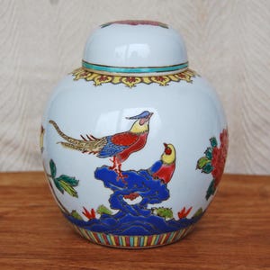 Pheasent Ginger Jar - Vintage Chinese Ceramic - Hand Painted Oriental Jar