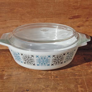 Vintage JAJ Pyrex &quot;Chelsea&quot; Pattern Casserole Dish with Lid