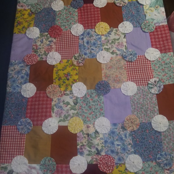 Pearl's Attic Vintage Mini Yoyo Quilt. 28 inches by 21 inches