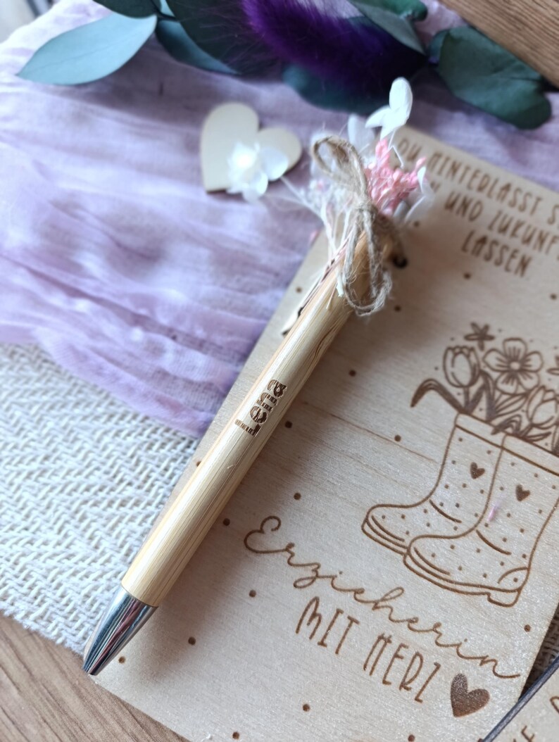 Abschied Geschenk für Lehrerin, Danke Geschenk, Geschenk für die Lehrerin, Geschenk für Lehrer Grundschule, Geschenk für Lehrerin, Geschenk für Lehrerin Abschied, Geschenk Lehrer, Geschenk Lehrerin Abschied, Geschenk Lehrerin Grundschule, Kugelschreiber Graviert, Lehrerin Geschenkidee, Lehrerin mit Herz, Persönliches Geschenk