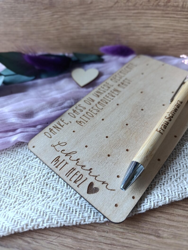 Abschied Geschenk für Lehrerin, Danke Geschenk, Geschenk für die Lehrerin, Geschenk für Lehrer Grundschule, Geschenk für Lehrerin, Geschenk für Lehrerin Abschied, Geschenk Lehrer, Geschenk Lehrerin Abschied, Geschenk Lehrerin Grundschule, Kugelschreiber Graviert, Lehrerin Geschenkidee, Lehrerin mit Herz, Persönliches Geschenk