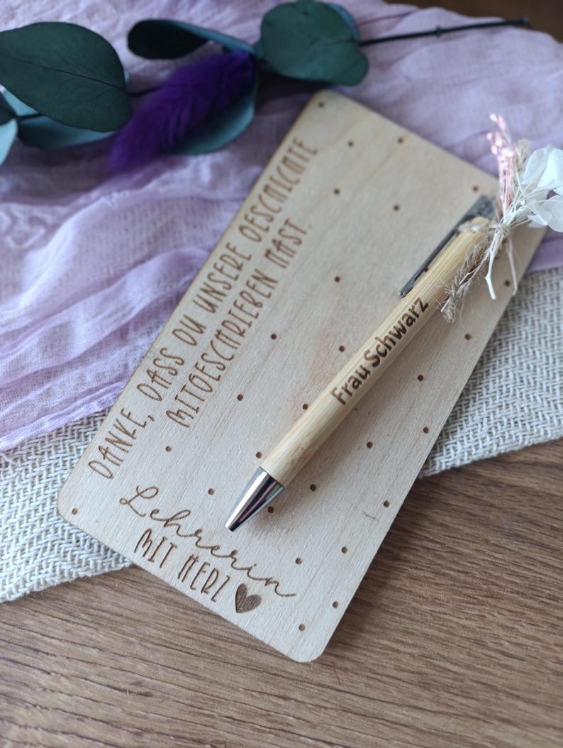 Abschied Geschenk für Lehrerin, Danke Geschenk, Geschenk für die Lehrerin, Geschenk für Lehrer Grundschule, Geschenk für Lehrerin, Geschenk für Lehrerin Abschied, Geschenk Lehrer, Geschenk Lehrerin Abschied, Geschenk Lehrerin Grundschule, Kugelschreiber Graviert, Lehrerin Geschenkidee, Lehrerin mit Herz, Persönliches Geschenk