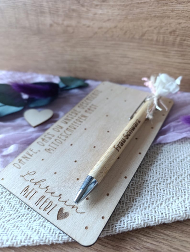 Abschied Geschenk für Lehrerin, Danke Geschenk, Geschenk für die Lehrerin, Geschenk für Lehrer Grundschule, Geschenk für Lehrerin, Geschenk für Lehrerin Abschied, Geschenk Lehrer, Geschenk Lehrerin Abschied, Geschenk Lehrerin Grundschule, Kugelschreiber Graviert, Lehrerin Geschenkidee, Lehrerin mit Herz, Persönliches Geschenk