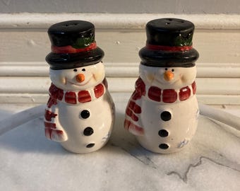 Snowman salt and pepper shakers