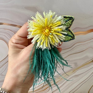 Beaded flower brooch, flower pins, flower design jewelry,  beaded embroidered pin brooch, gift for friends, birthday ideas