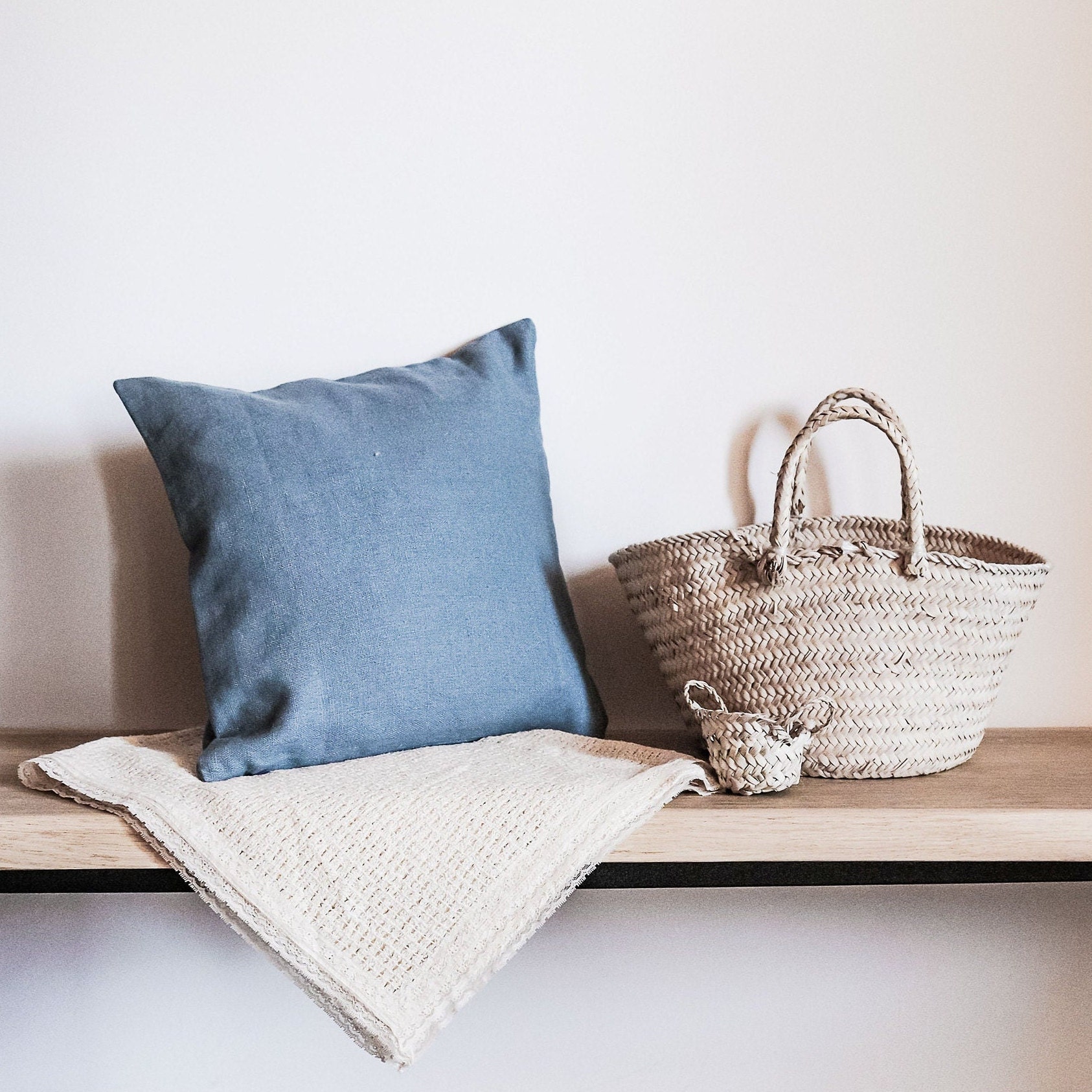 Housse de Coussin Décoratif - Bleu Fumé Uni Atelier Modestine L Livraison Mondial Relay