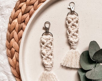 Macrame keychain - beige / natural